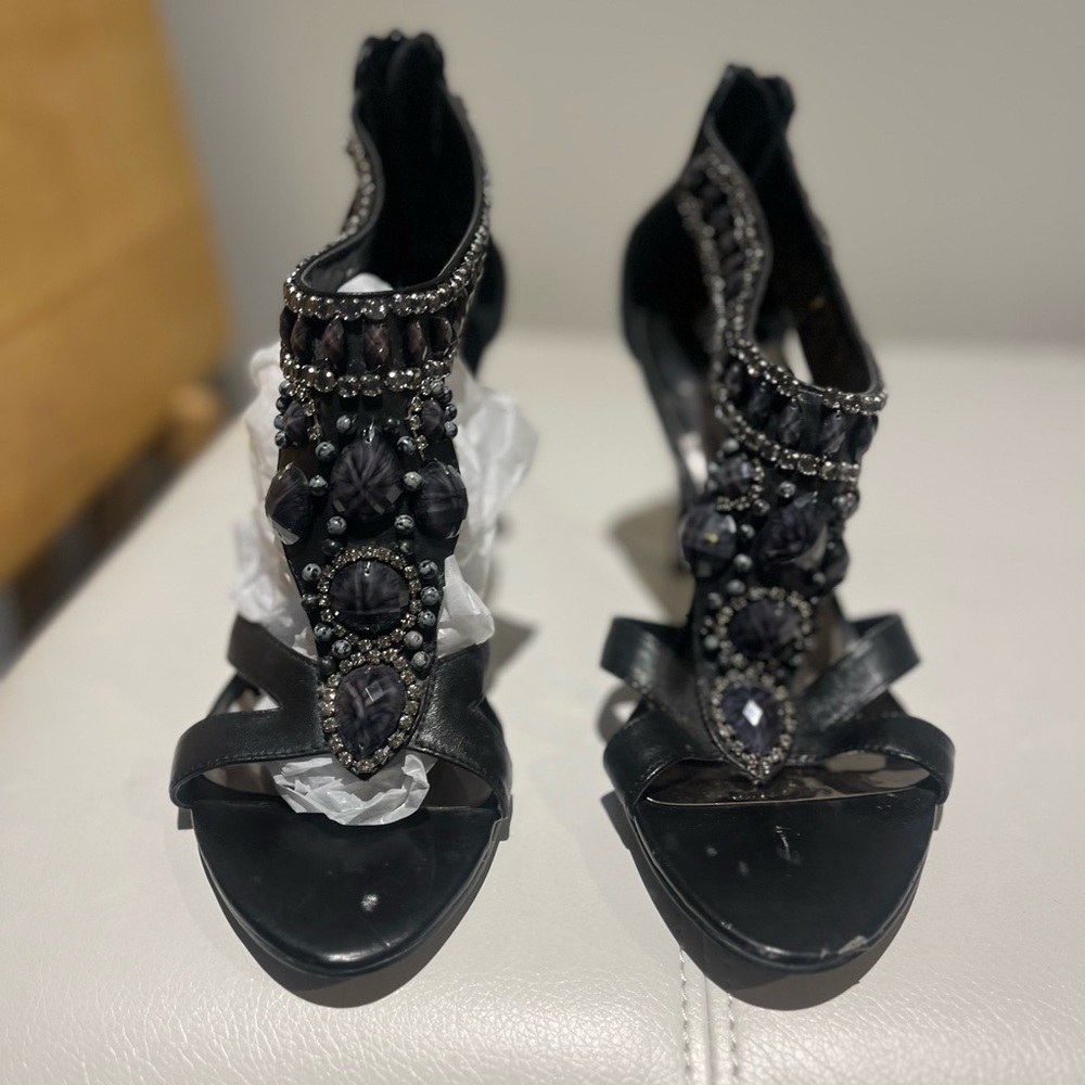 Carlos by Carlos Santana Size 8.5 open toe with crystal and purple matte gems